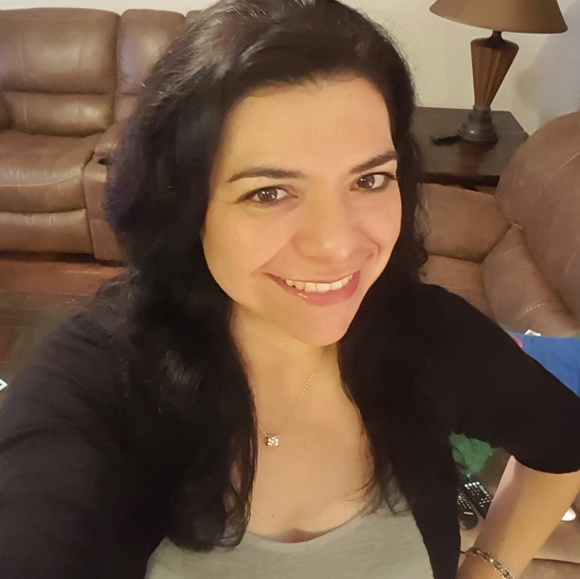 Meet your Posher, Laura - Picture 1 of 1